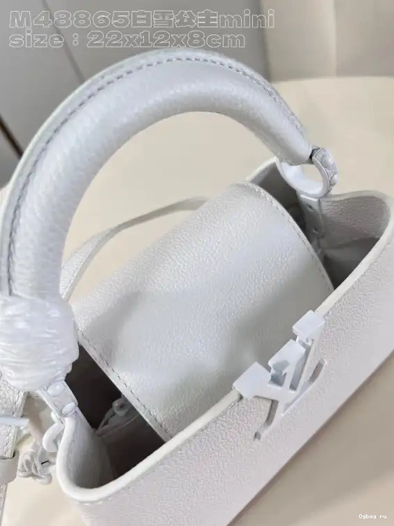 MINI-22*12*8CM VUITTON LOUIS CAPUCINES 0526